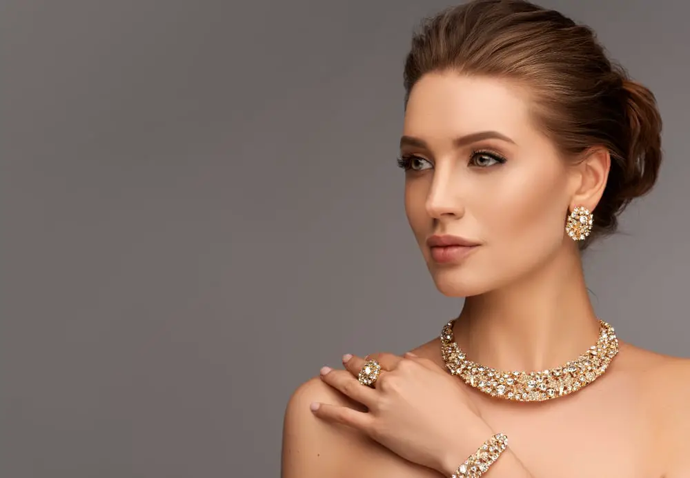¿Puedes llevar joyas en un avión? (Pautas y recomendaciones de la TSA)