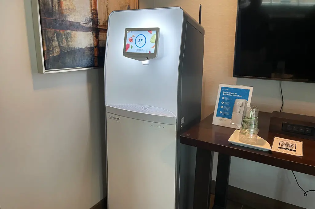 ¿El café y el té en su habitación de hotel son gratuitos?