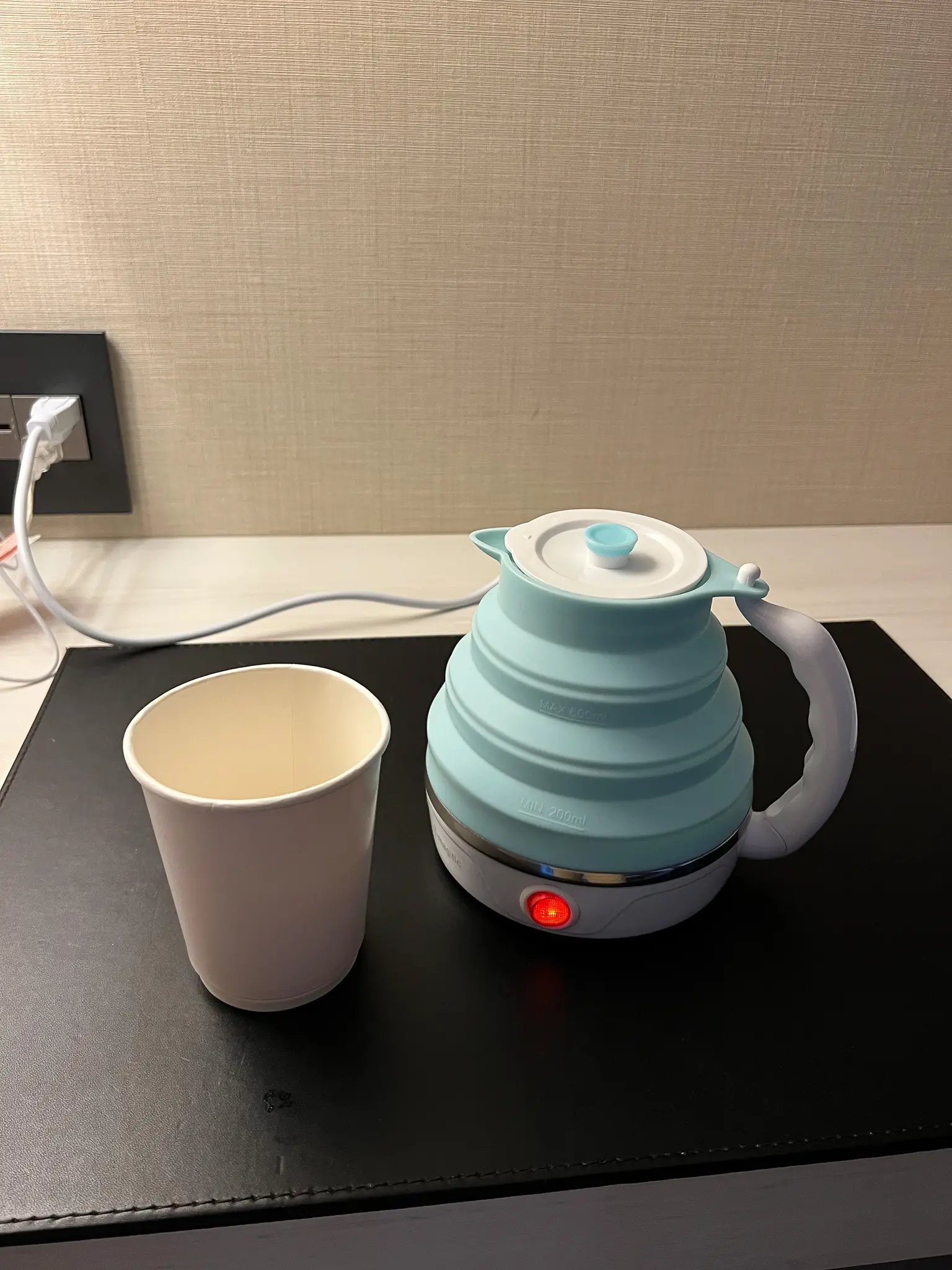 ¿El café y el té en su habitación de hotel son gratuitos?