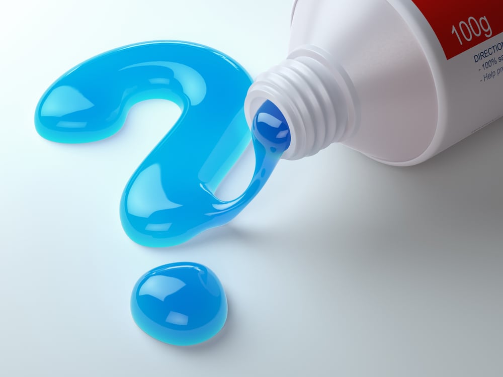¿Se puede llevar pasta de dientes en un avión? (¡Reglas y regulaciones de la TSA!)
