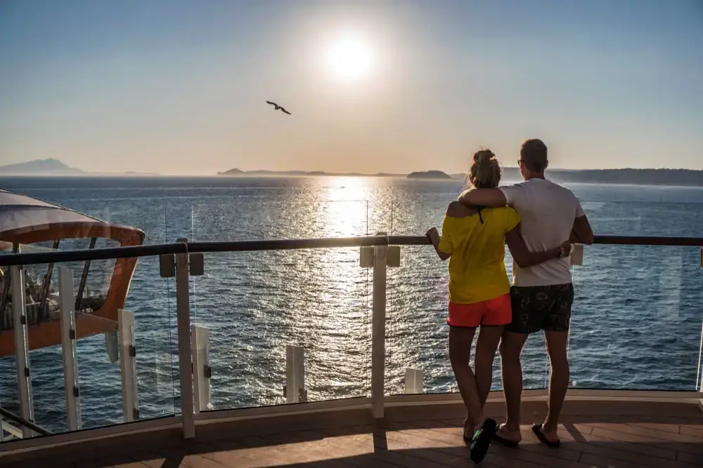 18 MEJORES cruceros para adultos jóvenes (¡Cruceros para todos los presupuestos!)