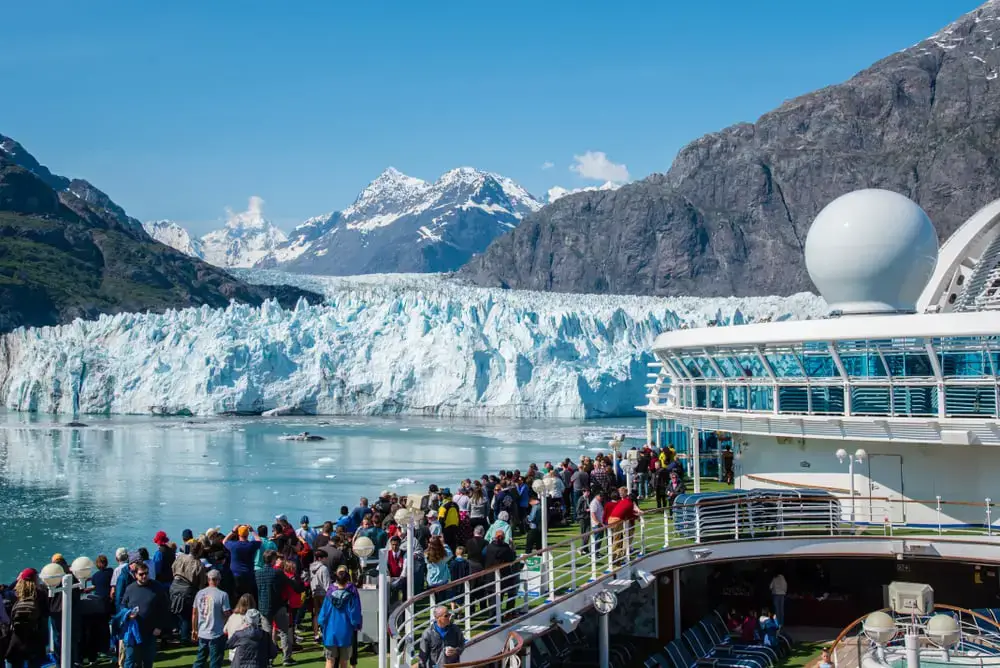 18 MEJORES cruceros para adultos jóvenes (¡Cruceros para todos los presupuestos!)