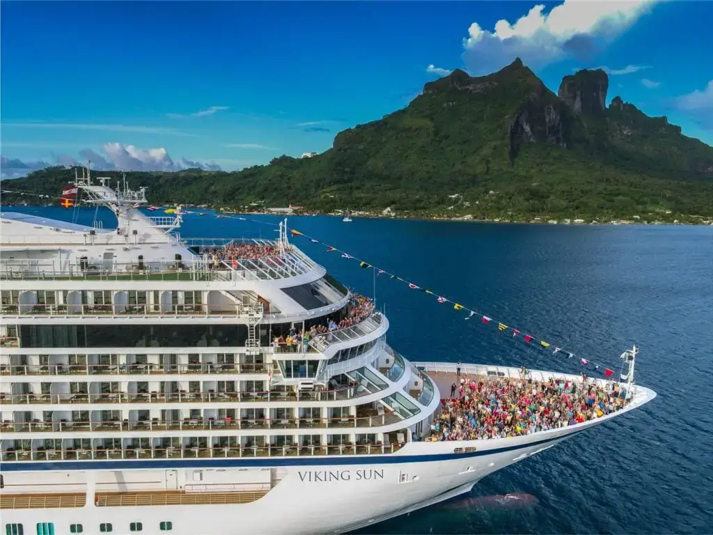 18 MEJORES cruceros para adultos jóvenes (¡Cruceros para todos los presupuestos!)