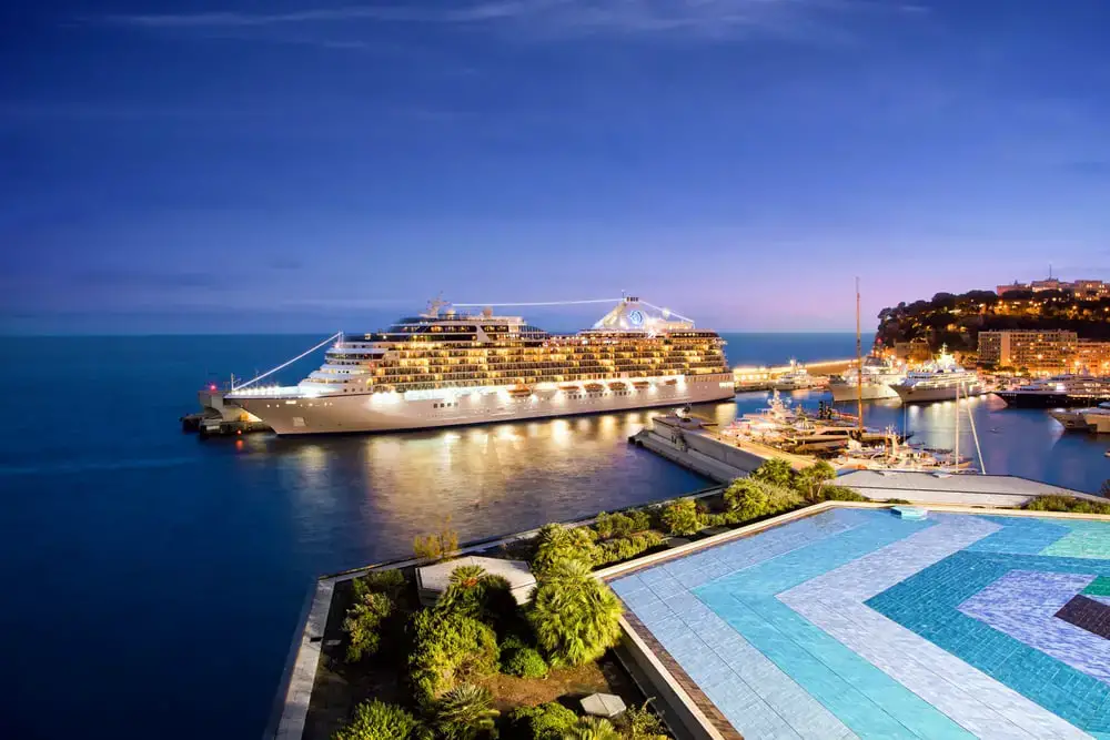 18 MEJORES cruceros para adultos jóvenes (¡Cruceros para todos los presupuestos!)