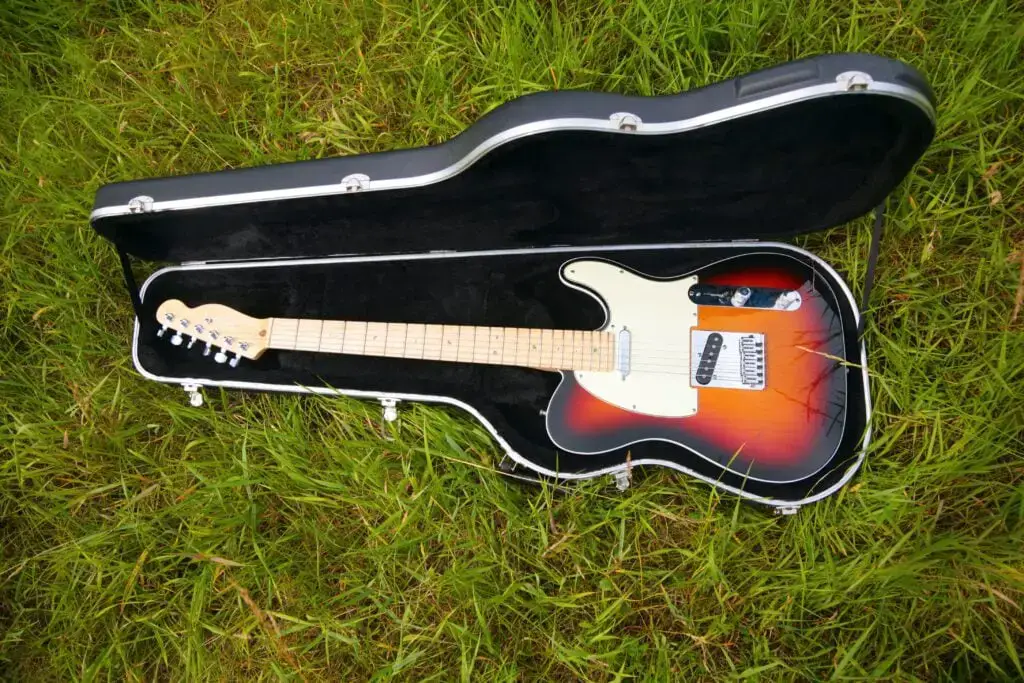 ¿Se puede llevar una guitarra en un avión? (Lea las pautas de la TSA aquí)