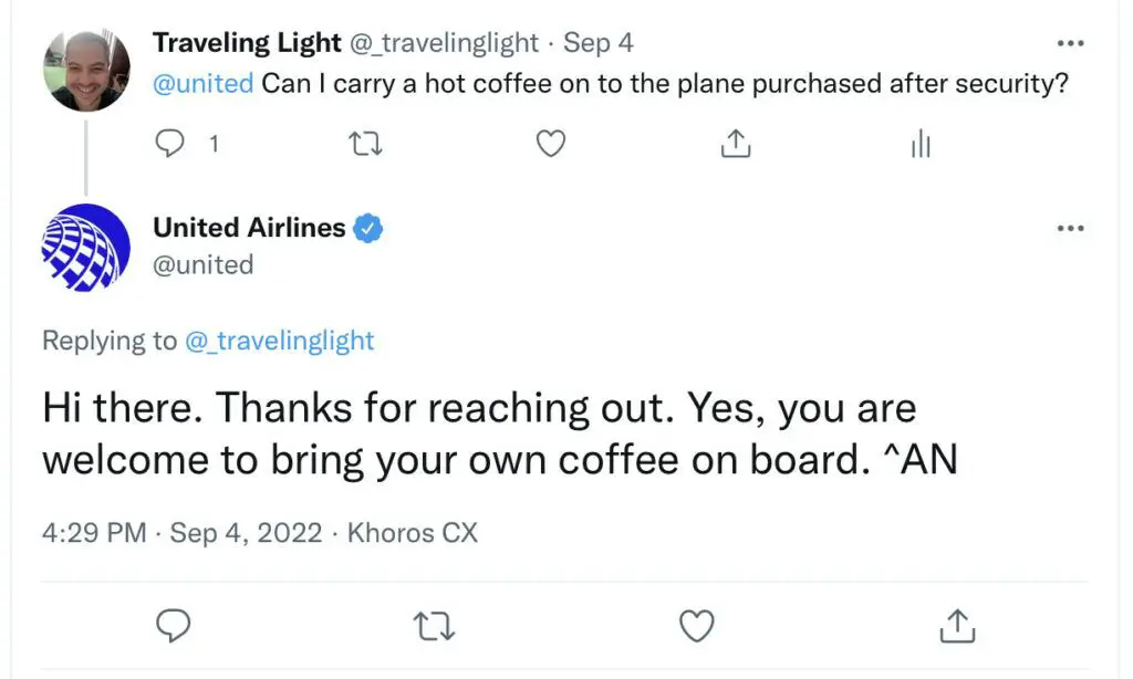 Cómo llevar Starbucks en un avión comprado después de la seguridad