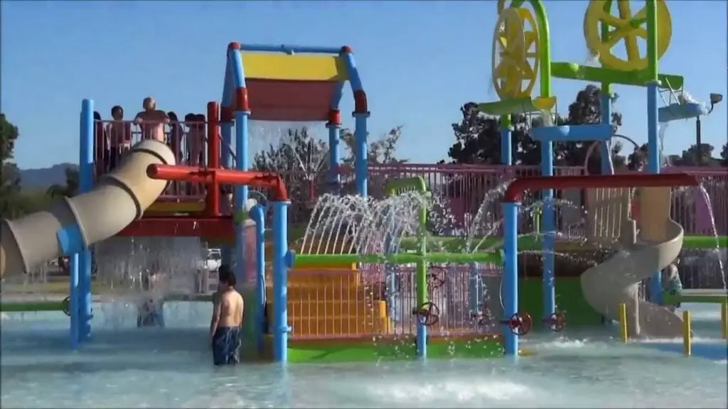 15 MEJORES parques acuáticos en Los Ángeles (¡Tiempo relajante en familia!)