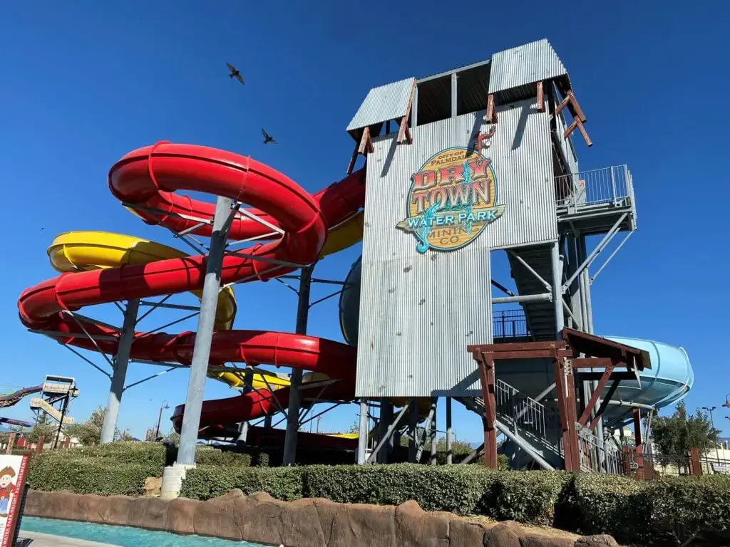15 MEJORES parques acuáticos en Los Ángeles (¡Tiempo relajante en familia!)