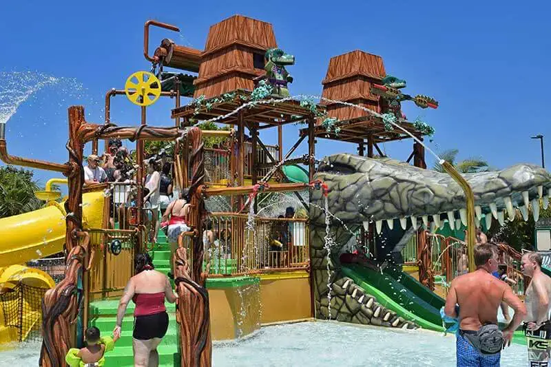 15 MEJORES parques acuáticos en Los Ángeles (¡Tiempo relajante en familia!)