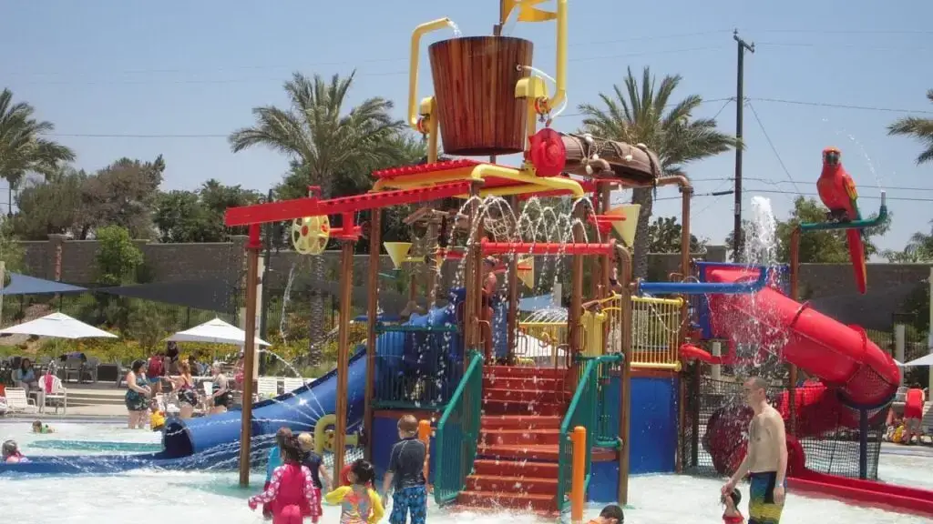 15 MEJORES parques acuáticos en Los Ángeles (¡Tiempo relajante en familia!)
