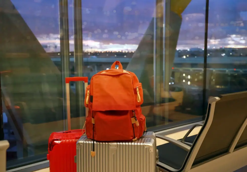 ¿Se puede llevar esmalte de uñas en un avión? (Conozca las reglas y regulaciones)
