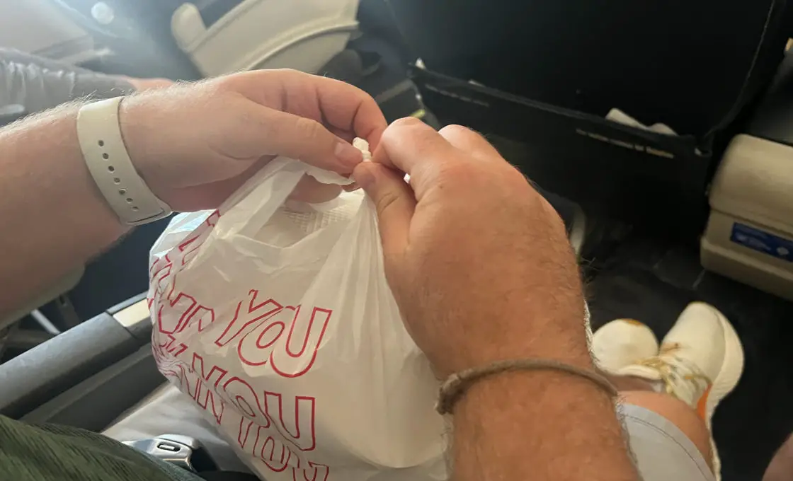 ¿Se puede llevar comida en un avión? TSA dice buen provecho [2022]