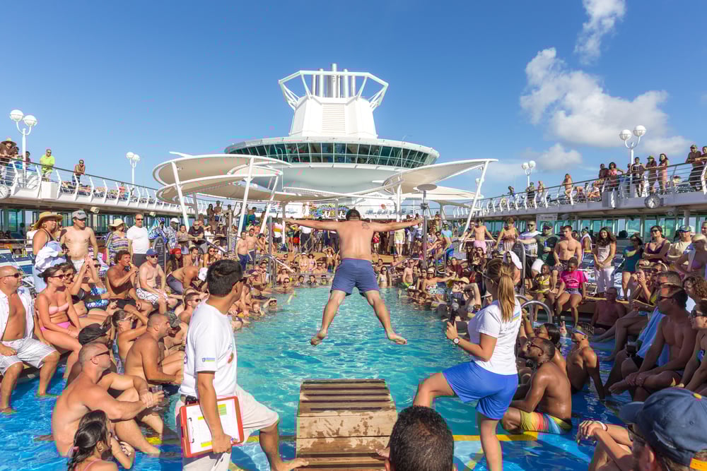 18 MEJORES cruceros para adultos jóvenes (¡Cruceros para todos los presupuestos!)