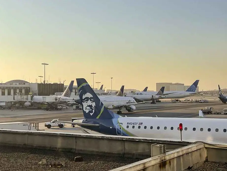 ¿Es suficiente una escala de 1 hora en LAX?