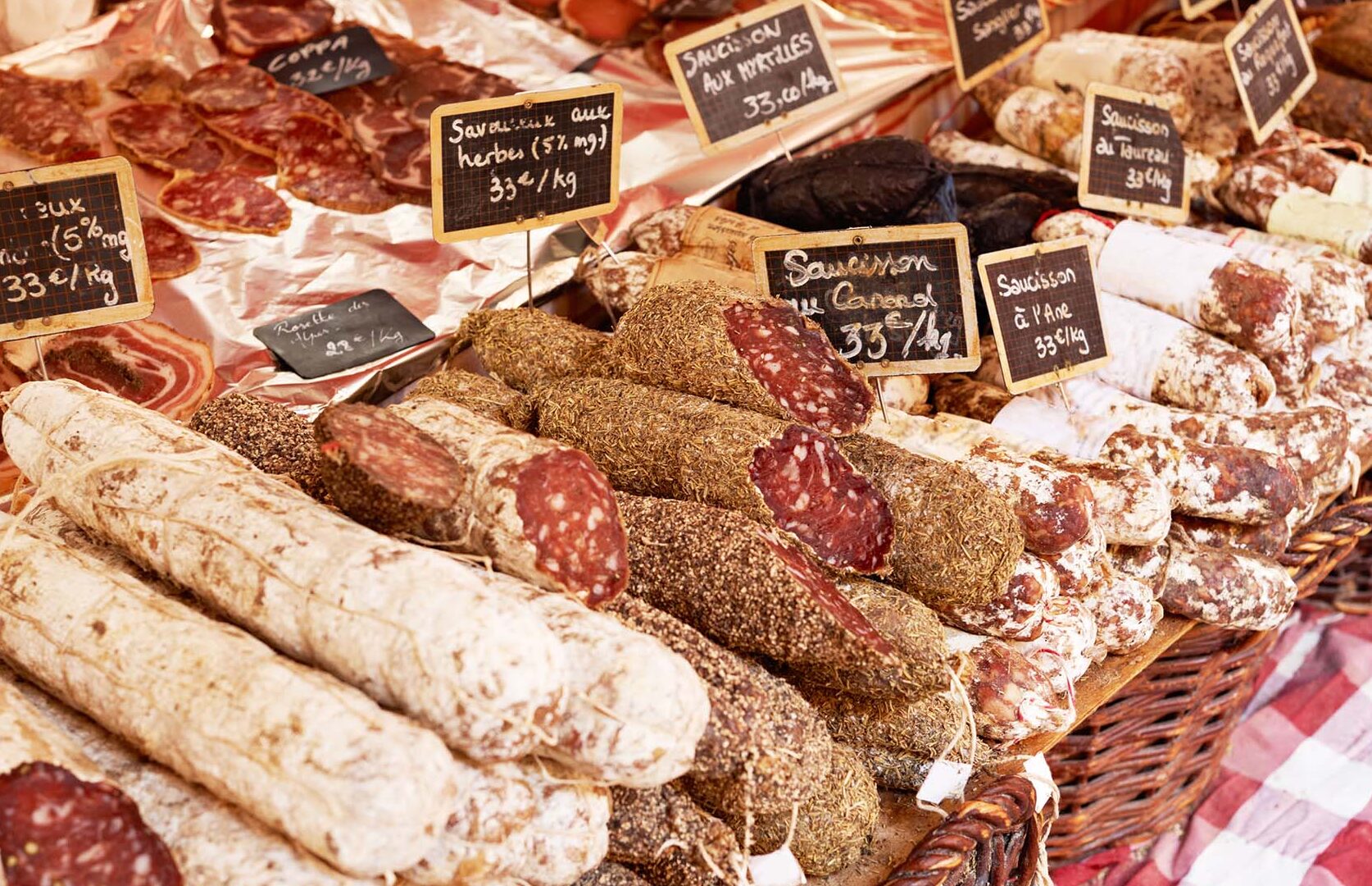 Alimentos que puedes y no puedes llevar en los aviones