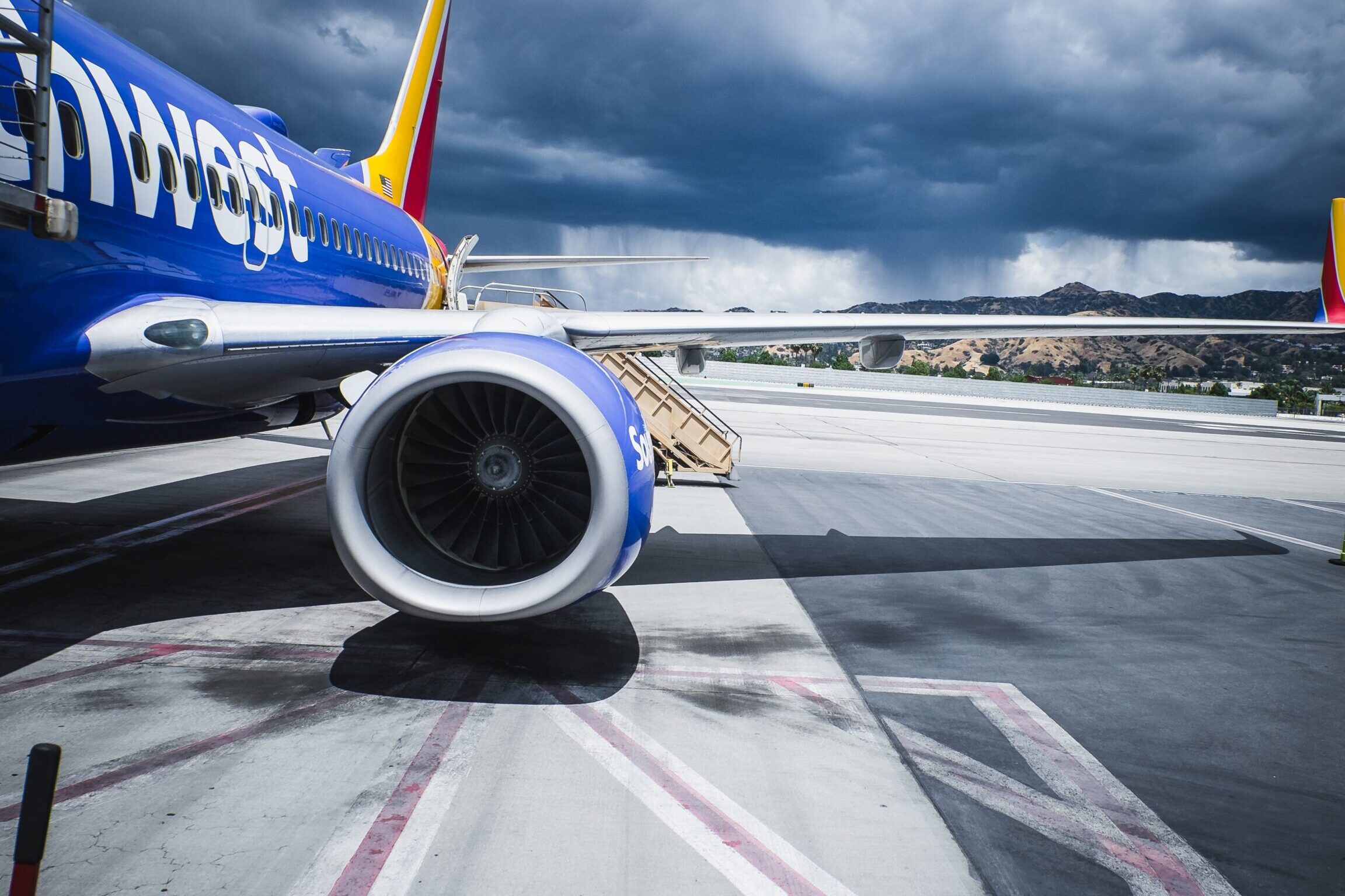 ¿Puedes llevar una patineta en un avión?