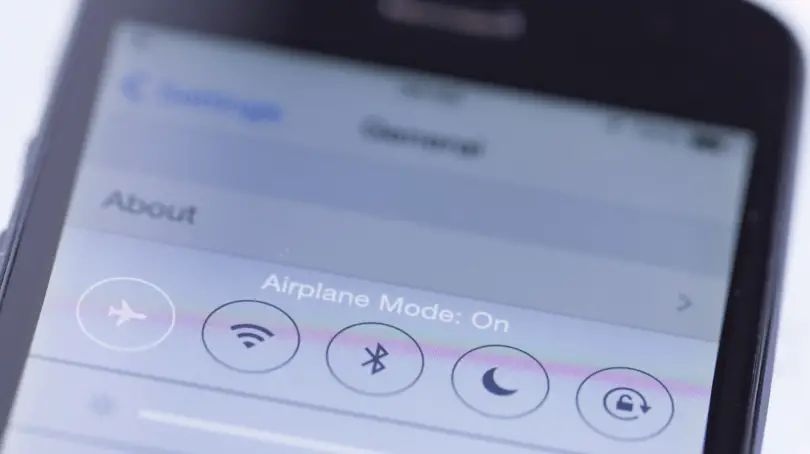 ¿Puedo usar mi teléfono en un avión?