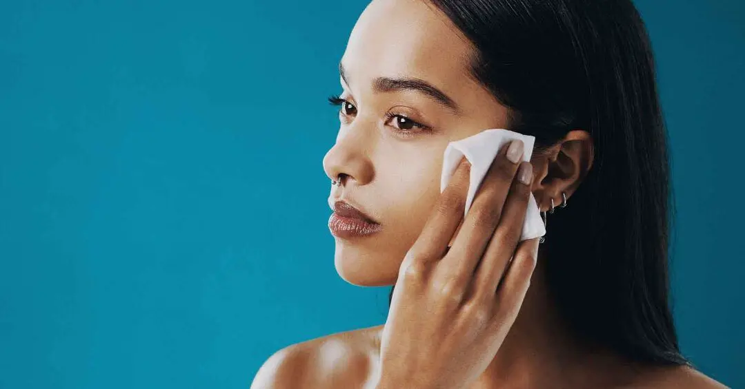 ¿Puedes llevar toallitas de maquillaje en un avión?