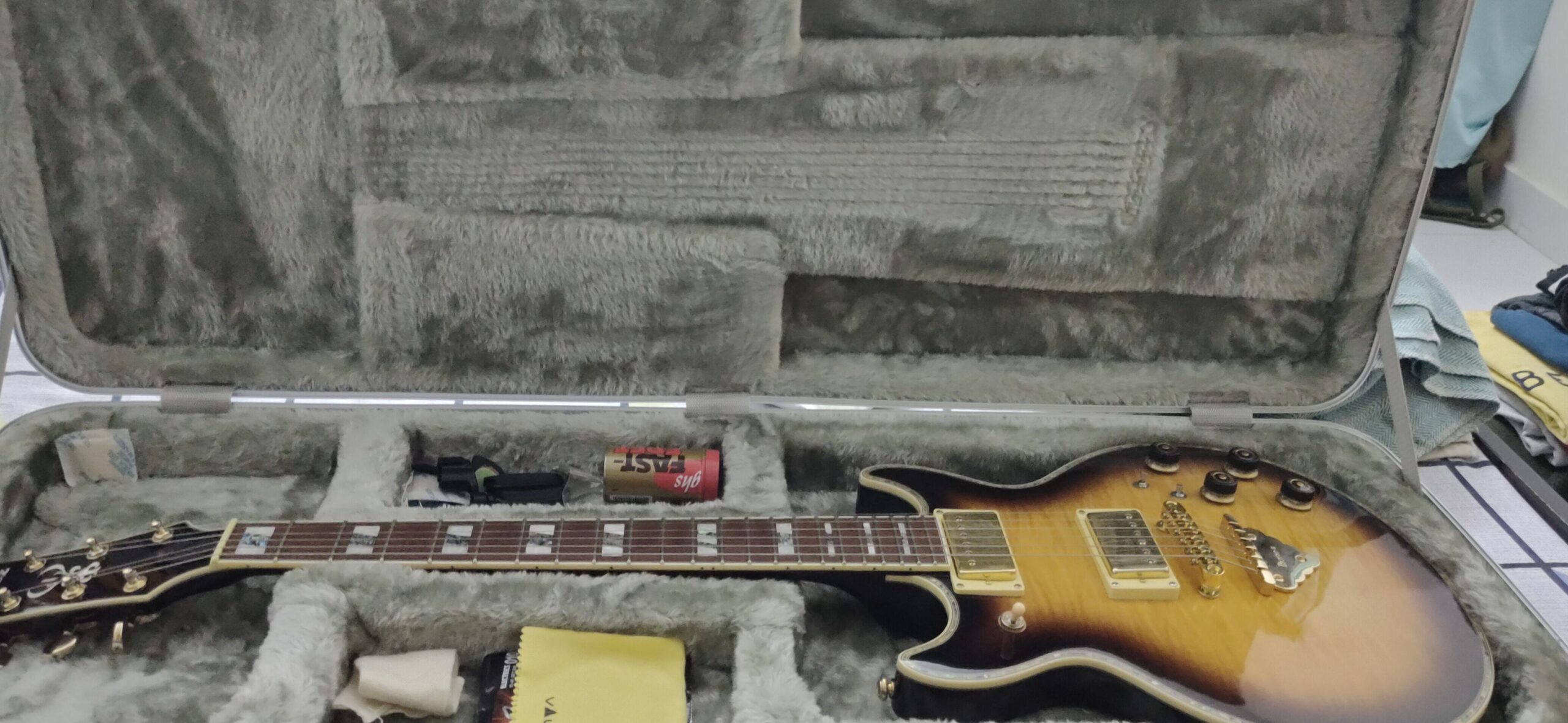 ¿Es seguro llevar mi guitarra como equipaje facturado en este caso...