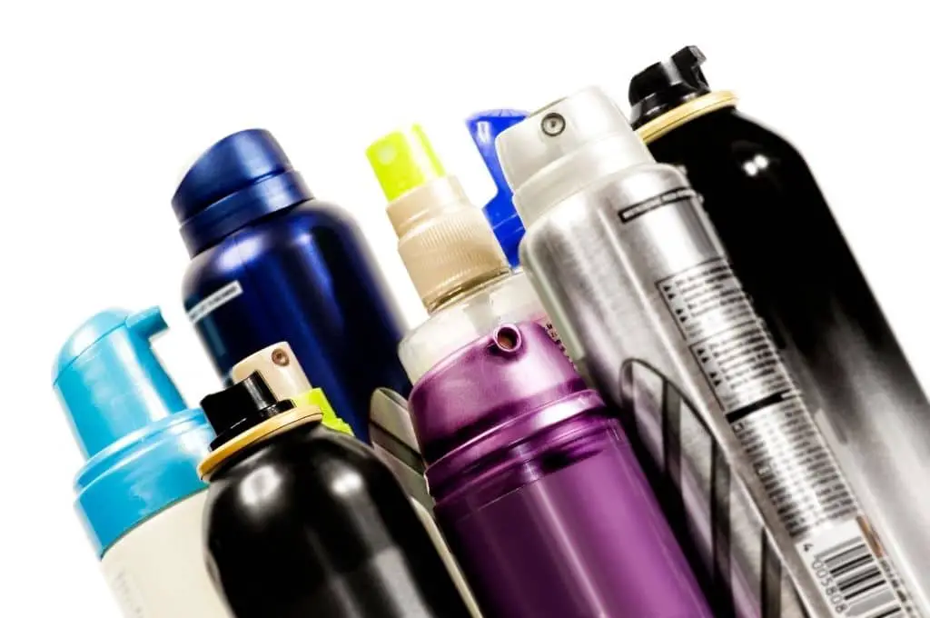 ¿Se puede llevar laca para el cabello en un avión? Hacer que las reglas de la TSA se mantengan [2022]