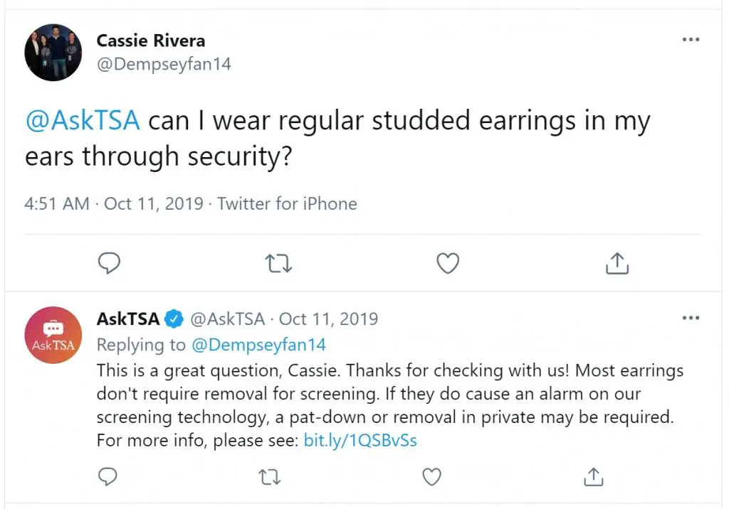 ¿Tiene que quitarse los aretes al pasar por la seguridad del aeropuerto?
