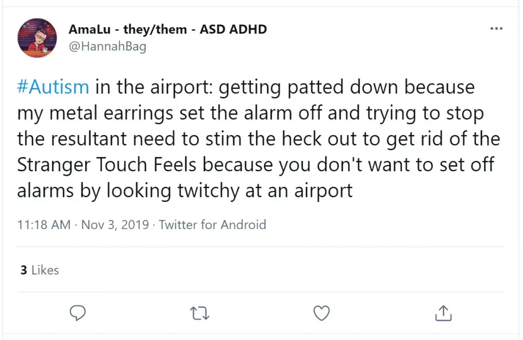 ¿Tiene que quitarse los aretes al pasar por la seguridad del aeropuerto?