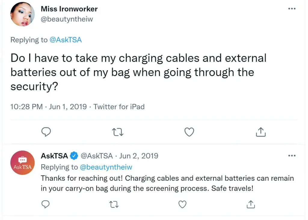 ¿Tienes que sacar cables o cargadores en la seguridad del aeropuerto?